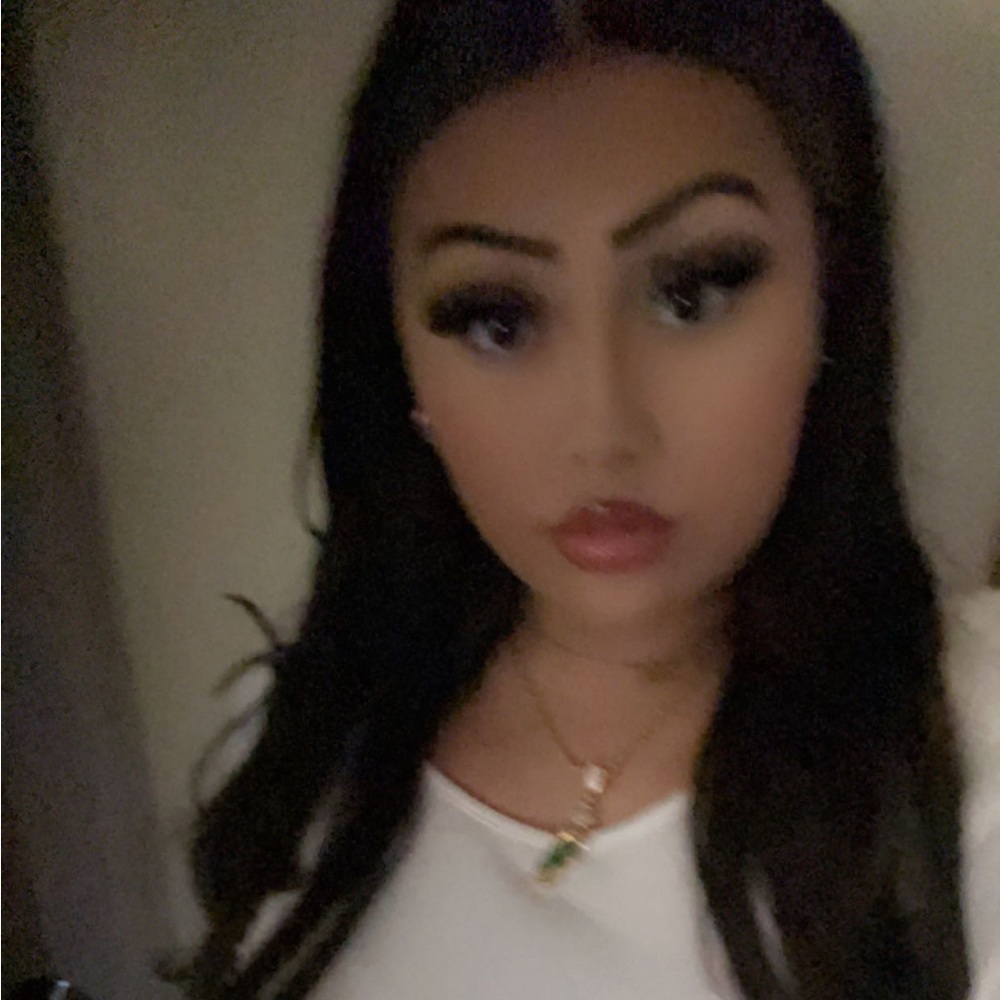 Meet your Posher, Dayanara